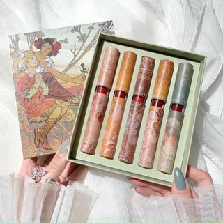 set son kem siêu lì hoàng cung
