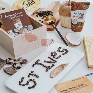 Sữa Rửa Mặt Tẩy Tế Bào Chết Dừa Và Cafe St.Ives Energizing Coconut Coffee Scrub