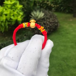 Vòng tay thần tài chỉ đỏ