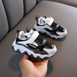 Giày thể thao bé