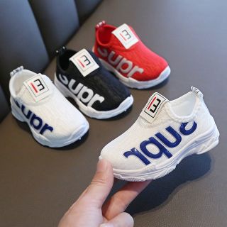 Giày thể thao cho bé