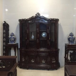 Tủ bày đồ gỗ