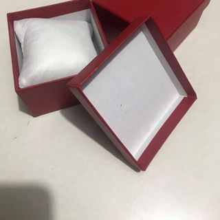 Hộp đồng hồ màu đỏ kèm gối bông trắng giá sỉ