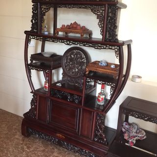Tủ bày đồ gỗ