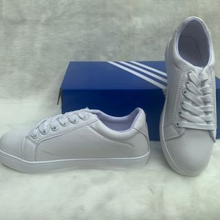 Giày thể thao nữ love