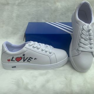 Giày thể thao nữ love