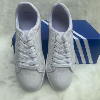 Giày thể thao nữ love