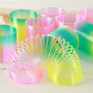 Đồ chơi lò xo đủ màu nhe