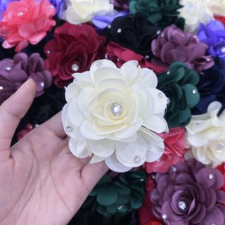 HOA CÀI ÁO HÌNH BÔNG HOA GẮN HẠT ĐỦ MÀU