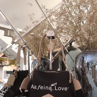 Túi Mềm Chữ Love Quai Dù