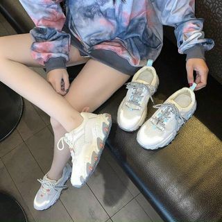 Giày thể thao 2020