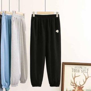 Quần nỉ bo chân thêu hình bông cúc dễ thương