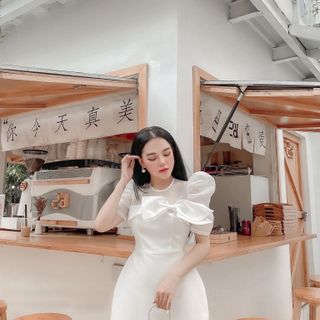 Đầm trắng phối voan nơ ngực