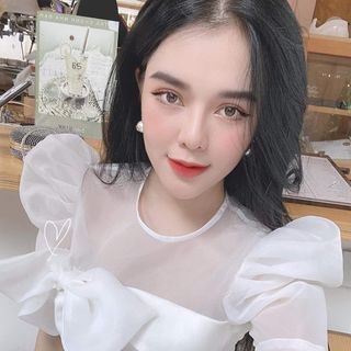 Đầm trắng phối voan nơ ngực