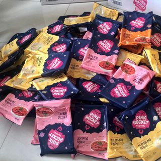 Topokki Pink Rocket 240 gr vị Cà chua
