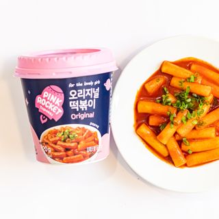 Bánh Gạo Hàn Quốc Vị Cay Truyền Thống (Loại Ly 120gr) - Topokki Pink Rocket [Hàn Quốc] giá sỉ