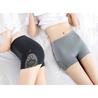 Quần chíp mặc váy phối ren