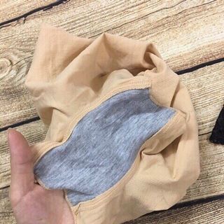Quần chíp mặc váy phối ren