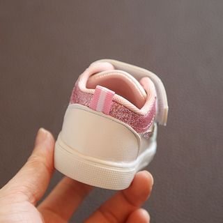 Giày tập đi: giày trắng cho bé