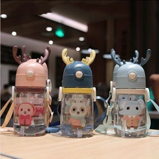 Bình Nước Nhựa Sừng Hươu Có Dây Đeo 500ml