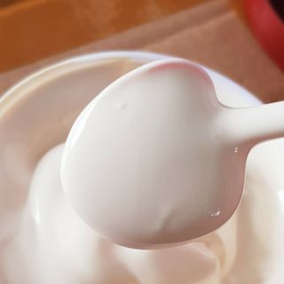 Kem body truyền trắng