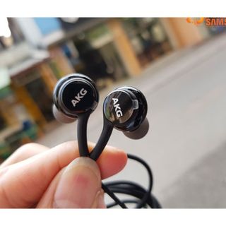 Tai nghe AKG tặng núm cách âm