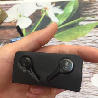 Tai nghe AKG tặng núm cách âm