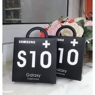 Tai nghe AKG tặng núm cách âm