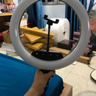 Đèn livestream size 36cm, 1 kẹp cao cấp, có điều khiển từ xa, cổng sạc usb và cảm ứng