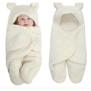Ủ chân lông cừu cho bé yêu