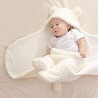 Ủ chân lông cừu cho bé yêu