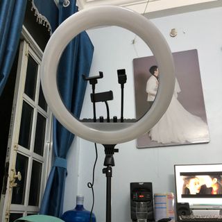 Đèn livestream size 45cm, 3 kẹp điện thoại, 3 chế độ sáng, Chân đèn cao từ 0,8m đến 2m1