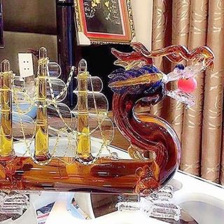Nước Rự.ợu thuyền rồng cánh buồm Phong Thủy - Nga