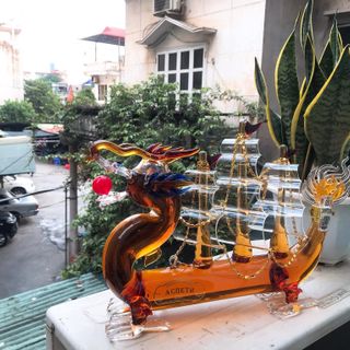 Nước Rự.ợu thuyền rồng cánh buồm Phong Thủy - Nga