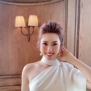 Đầm xòe lệch vai bèo cổ nhún eo