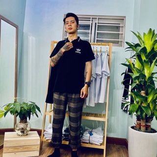 Áo thun nam có cổ màu đen trắng