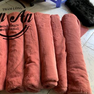 Thảm lông màu hồng dâu - Trải bàn trang điểm