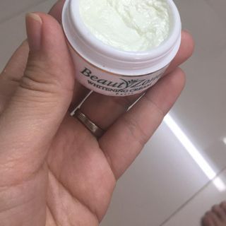 Kem Hồng Nhũ Hoa Beauty Zone