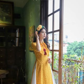 Áo dài cách tân vải ren tết 2021