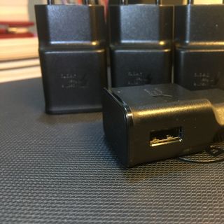 CỤC SẠC NHANH SAMSUNG ZIN S10 ĐEN - TRẮNG