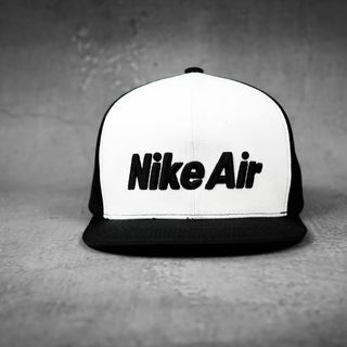 Mũ lưỡi trai N.i.k.e A.i.r trắng snap