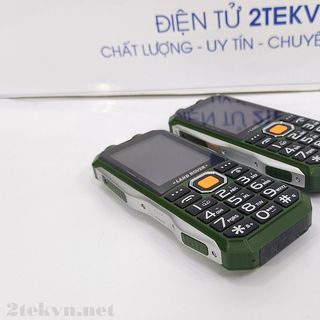 Điện thoại 4 sim lanrover c18