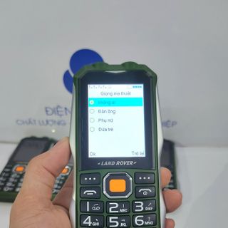 Điện thoại 4 sim lanrover c18