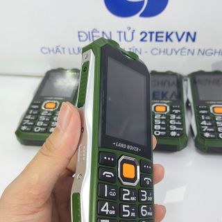 Điện thoại 4 sim lanrover c18