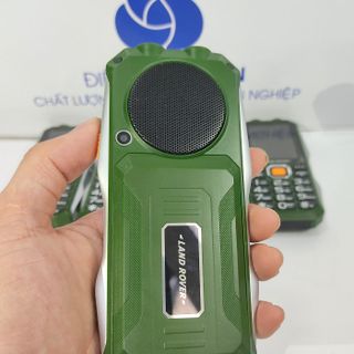 Điện thoại 4 sim lanrover c18