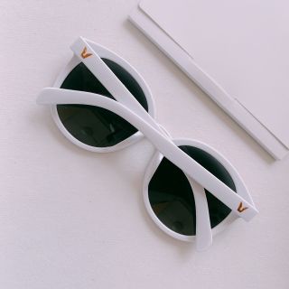KÍNH NỮ V2D