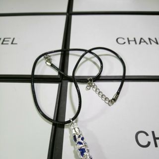 Dây chuyền mặt đá dây da
