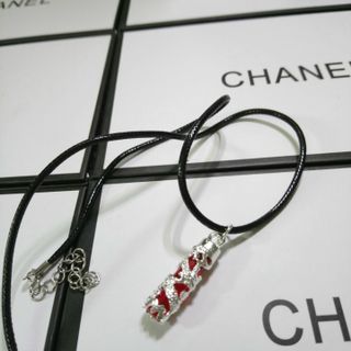 Vòng cổ dây da kèm mặt đá