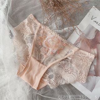 Quần ren hoa hồng thêu nổi