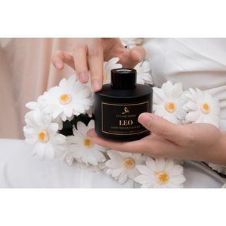 TINH DẦU NƯỚC HOA LEO 100ML THƠM PHÒNG ( HỘP SANG TRỌNG TẶNG KÈM QUE,HOA KHUẾCH TÁN )